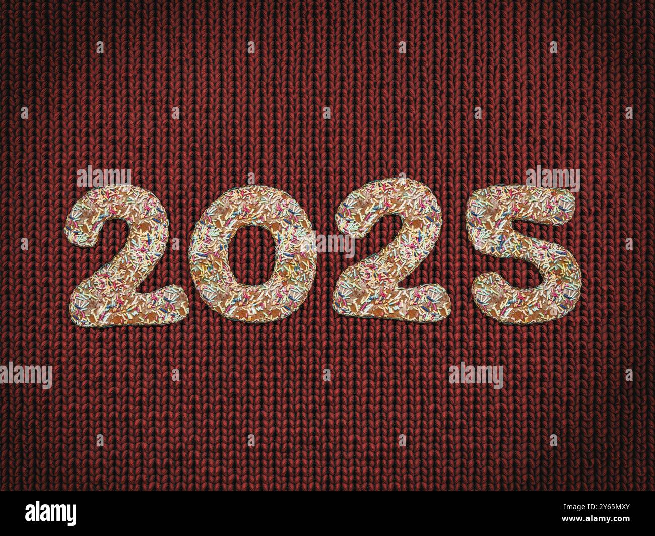 Neujahrsdatum 2025 arrangiert aus Weihnachtskuchenkeksen auf rotem Strickstoff Stockfoto