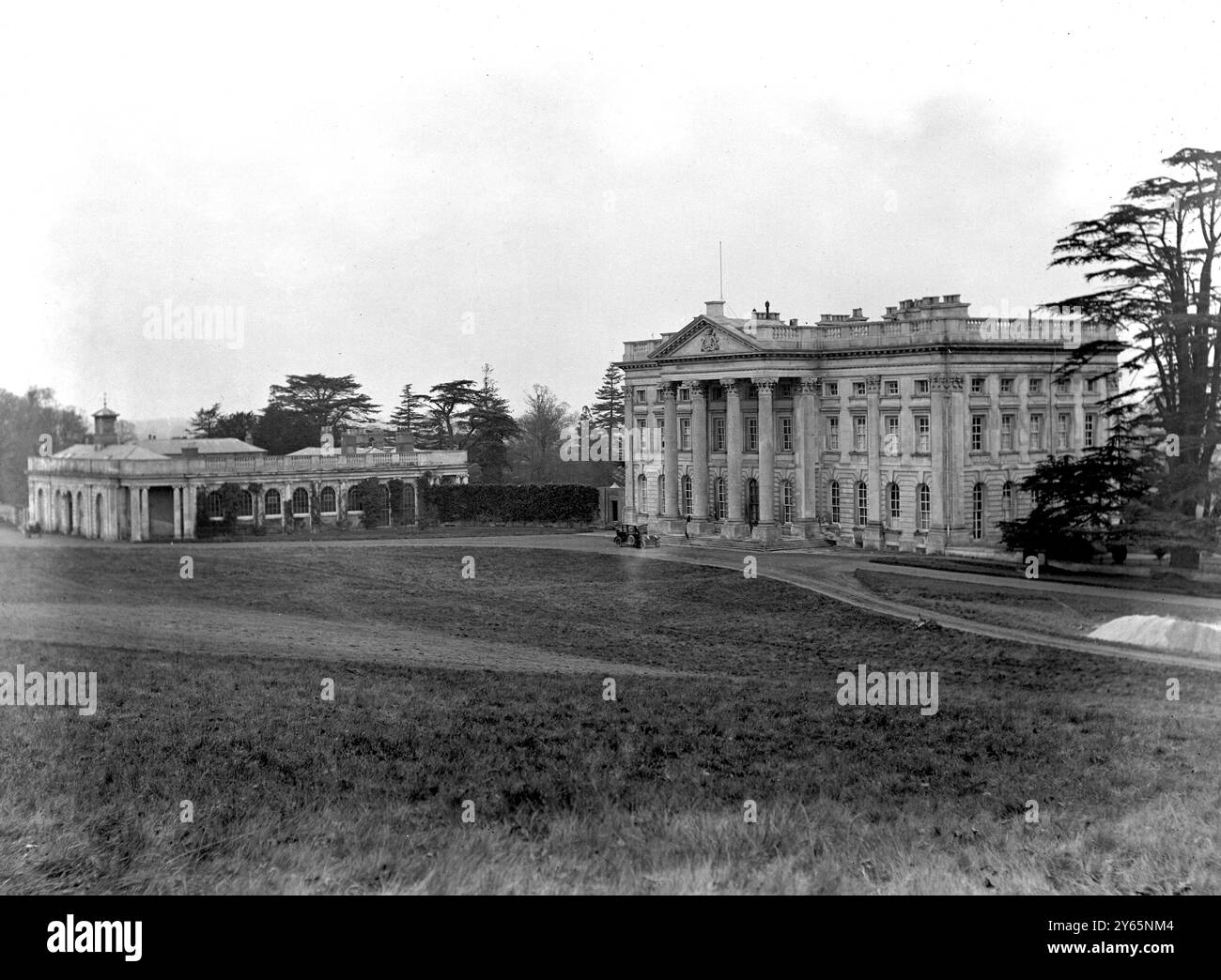 Moor Park , Rickmansworth , ehemals die Residenz von Lord Ebury , das von Lord Leverhume erworben wurde , der das Herrenhaus als Clubhaus für die Golfplätze anpasst , die er auf dem Gelände gemacht hat . November 1922 Stockfoto