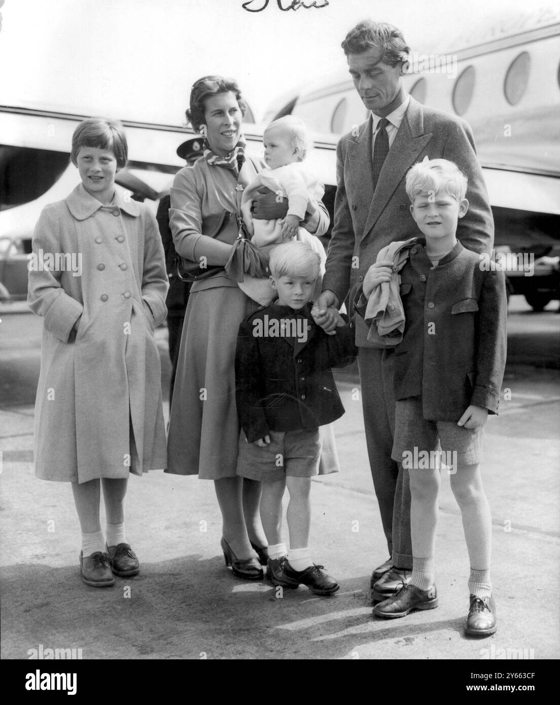 Prinzessin Sophie von Hannover mit ihrem Ehemann Prinz George und ihrer Familie kamen am 16. August 1955 in Balmoral an Stockfoto