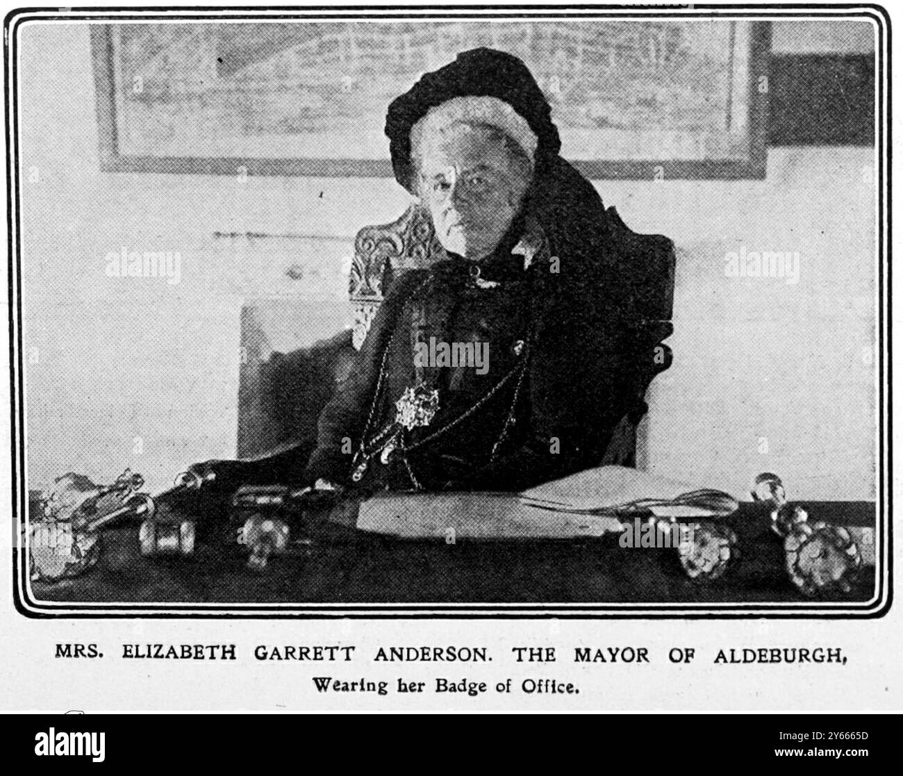 Frau Elizabeth Garrett Anderson, Bürgermeisterin von Aldeburgh, trägt ihr Amtszeichen am 14. November 1908 Stockfoto