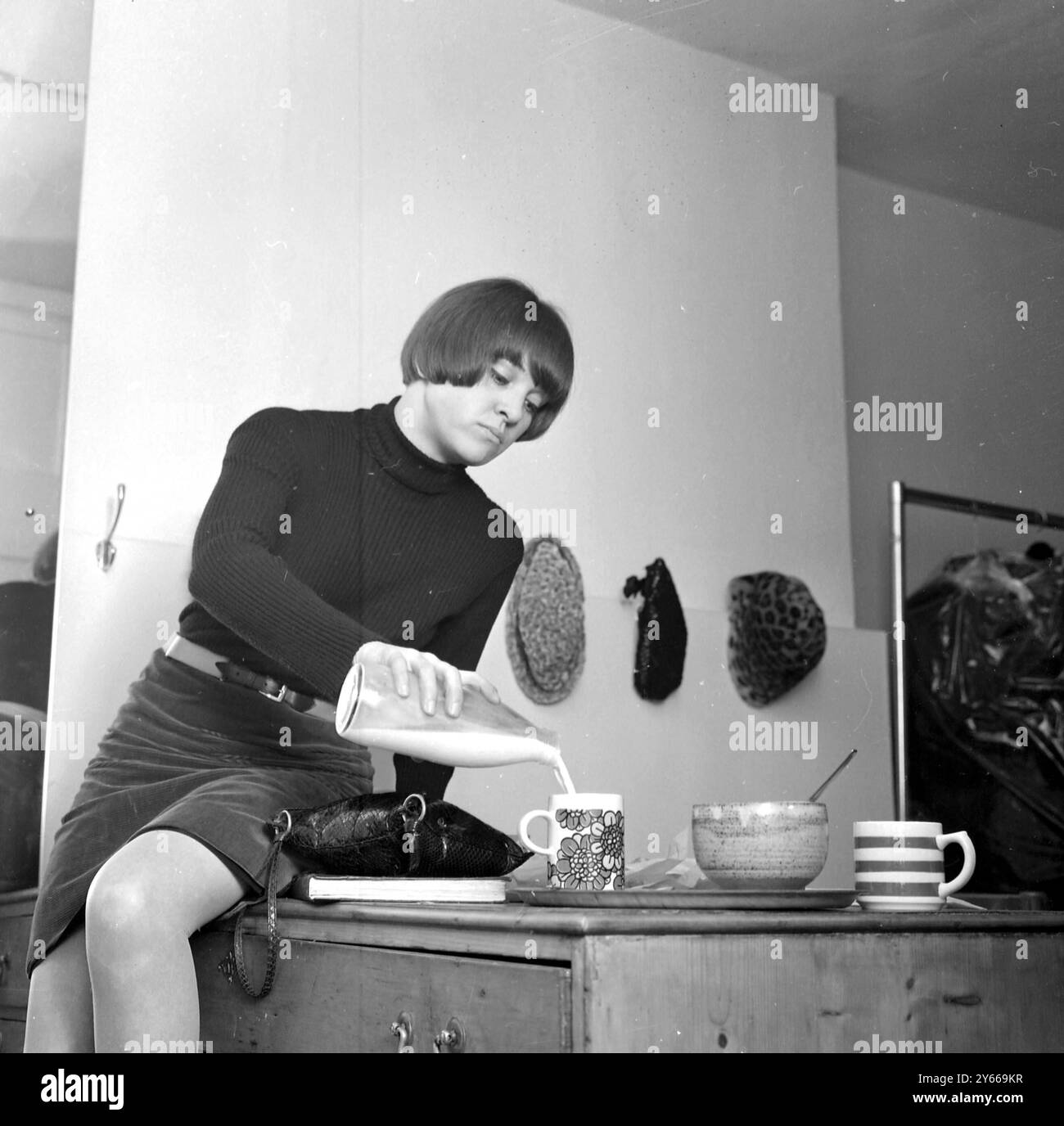 London: Die Modedesignerin Marion Foale. 22. September 1965 Stockfoto