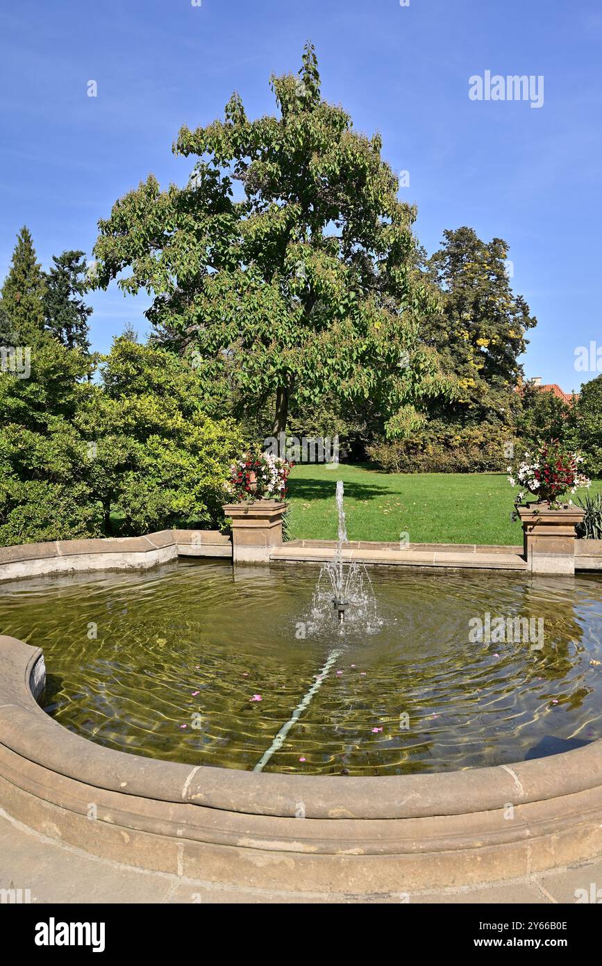 Pruhonice Park und Schlosskomplex, nationales Kulturdenkmal und UNESCO-Weltkulturerbe, einer der schönsten Parks in Prag, Tschechische Republi Stockfoto