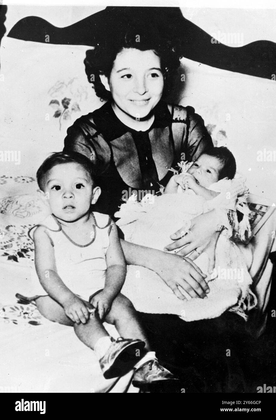 Das 13-jährige amerikanische Mädchen ist Mutter zweier Kinder Mrs. Daniel Gonzales aus Port Arthur Texas, 30. Juli 1937 Stockfoto