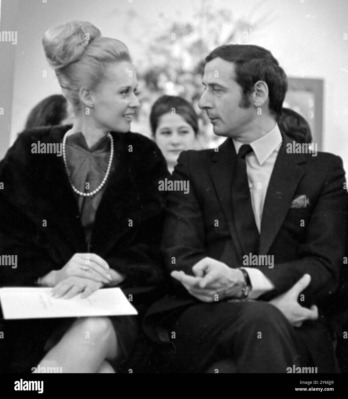 Tippi Hedren Schauspielerin mit Marc Bohan 1. März 1966 Stockfoto