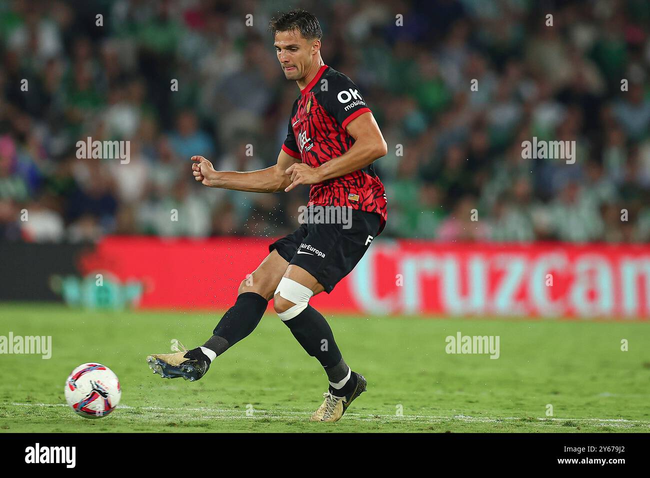 Sevilla, Spanien. September 2024. Martin Valjent von RCD Mallorca spielte während des La Liga EA Sports Matches zwischen Real Betis und RCD Mallorca am 23. September 2024 im Benito Villamarin Stadion in Sevilla. (Foto: Antonio Pozo/PRESSINPHOTO) Credit: PRESSINPHOTO SPORTS AGENCY/Alamy Live News Stockfoto