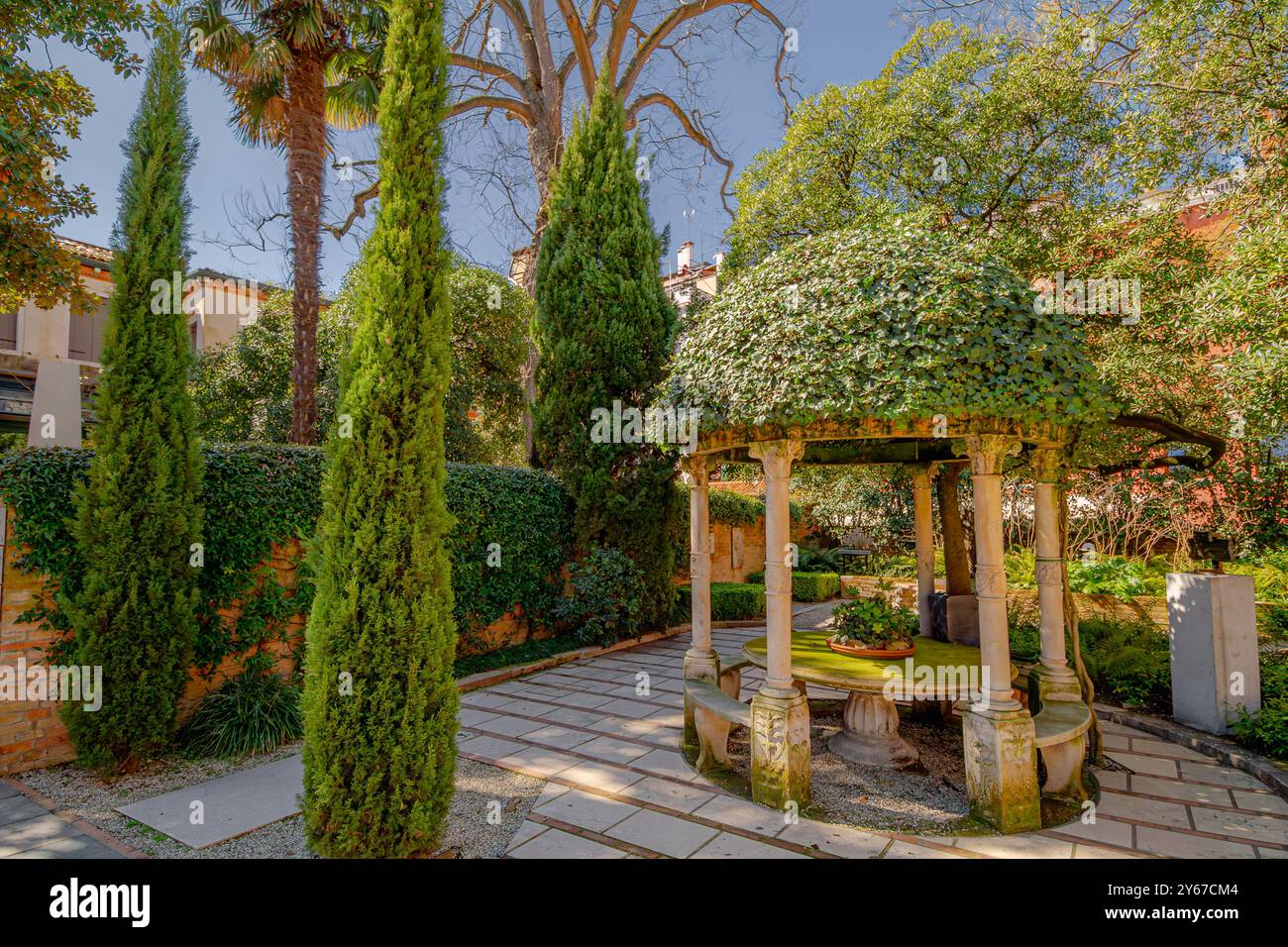 Der Garten des Peggy Guggenheim Museums im Viertel Dorsoduro in Venedig, Italien Stockfoto
