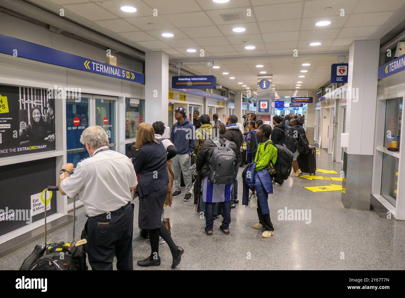 Flughafen Transit Terminal 5 Haltestelle, O'Hare International Airport, Chicago, Illinois. Stockfoto