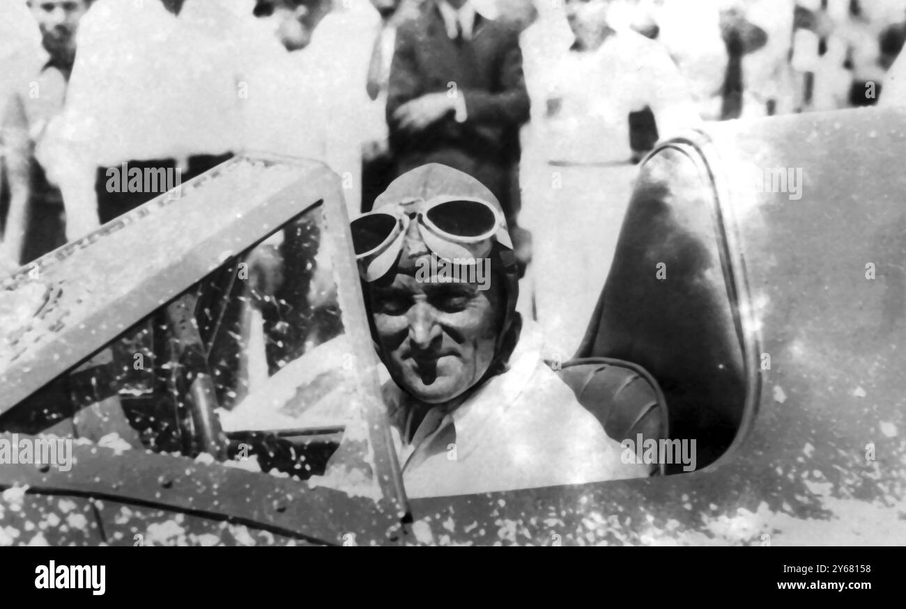 301 Meilen Pro Stunde. Das erste Bild von Sir Malcolm Campbells Triumph. Rekordrennen in Bluebird in Utah, USA, 9. September 1935 Stockfoto