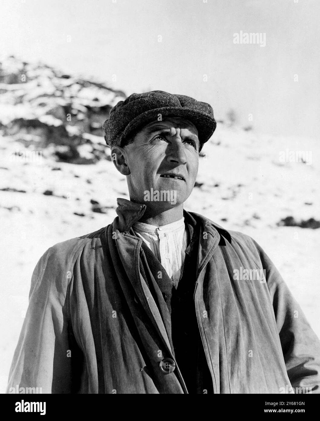 Das ist die Geschichte von Ted Roberts. Er arbeitet mit seiner Schwester und seinem Bruder auf der Rhydwen Farm in Llangower, Nordwales. Seine Schwester ist Witwe, ihr Mann besitzt die Farm. Sie arbeitet nun mit Hilfe ihrer Brüder Ted und Bob. Das ist Ted, der Hirte. Stockfoto