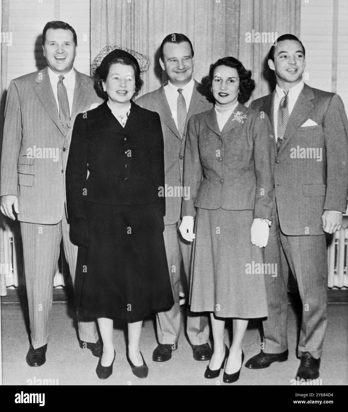 Die berühmte Familie Ford. Frau E. B. Ford (vorne links) mit ihrer Tochter Walter B. Ford und ihren Söhnen Henry Ford II., Benson Ford und William Clay Ford. New York, USA - 14. August 1962 Stockfoto