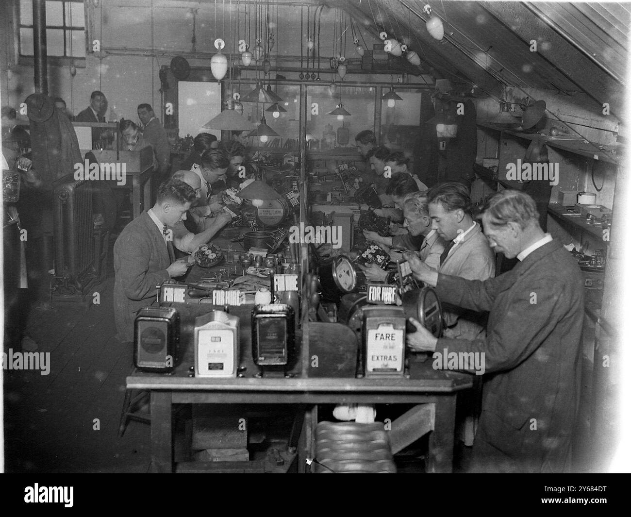 Prüfung und Herstellung von Taxizählern in den Werken von British Taxi Meter Co. Ltd. 245 Gray's Inn Road 11. Februar 1926 Stockfoto