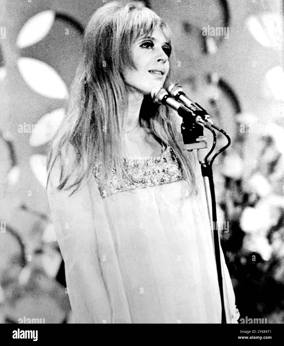 San Reno, Italien, die britische Popsängerin Marianne Faithfull sah beim San Reno Song Festival am 27. Januar singen. Das Festival endete am frühen Sonntag. 30. Januar 1967. Stockfoto
