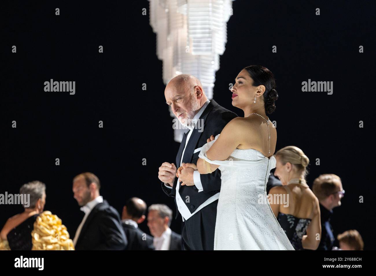 Brindley Sherratt (Graf Gremin), Kristina Mkhitaryan (Tatyana) in EUGENE ONEGIN an der Royal Opera, Covent Garden, London WC2 24/09/2024 Musik: Pyo Stockfoto