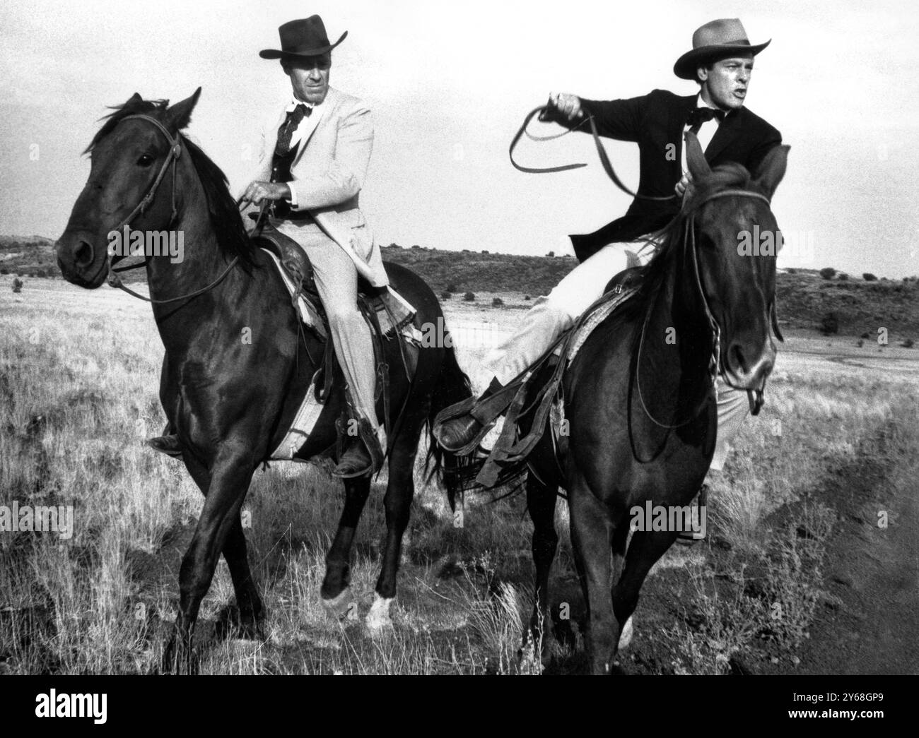 Jason Robards, Kevin McCarthy, am Set des Western-Films „A Big Hand for the Little Lady“, Warner Bros., 1966 Stockfoto