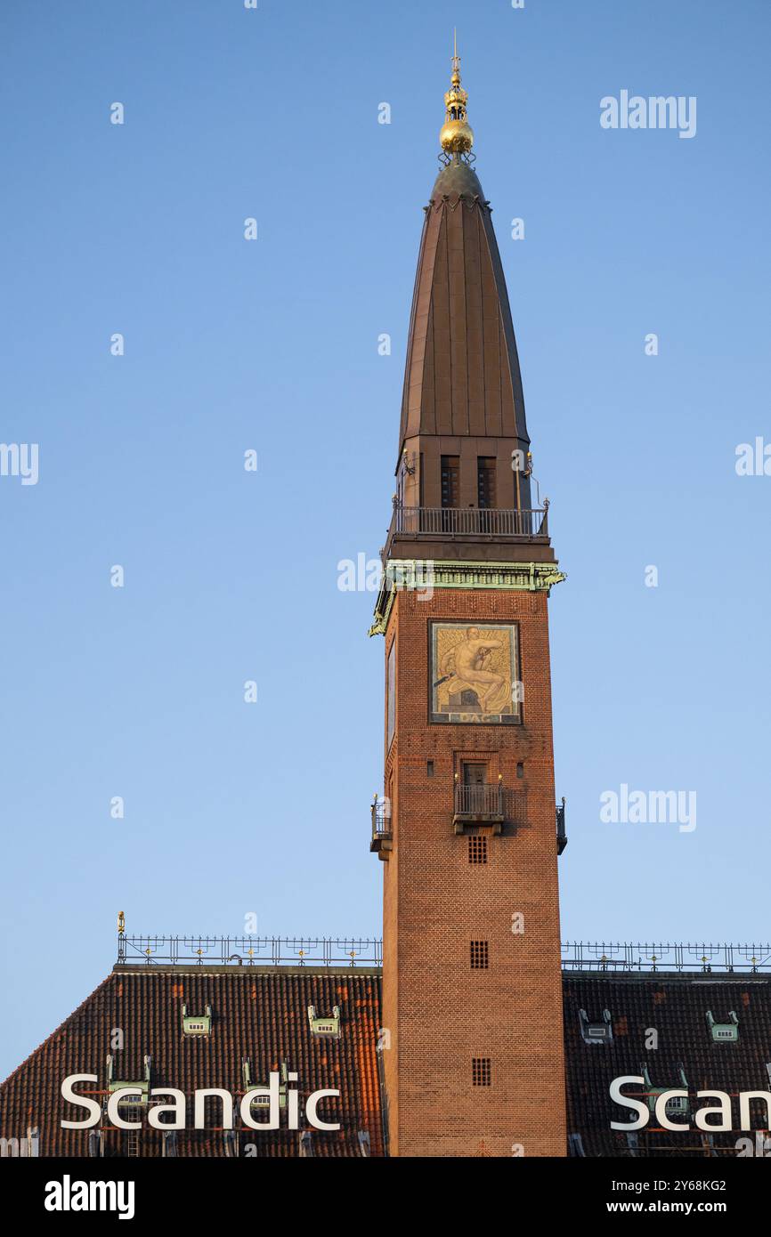 Tower of the Scandic Palace Hotel mit Mosaiken, am Rathausplatz, Kopenhagen, Dänemark, Europa Stockfoto