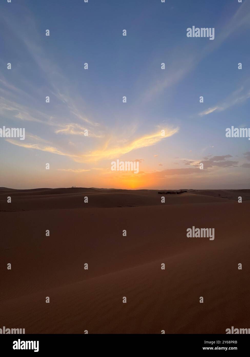 Sonnenaufgang über den Sanddünen von Erg Chegaga, Marokko Stockfoto