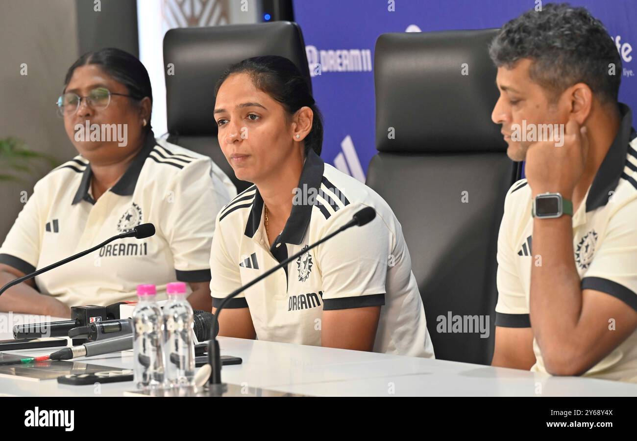 Mumbai, Indien. September 2024. MUMBAI, INDIEN - 24. SEPTEMBER: Cricket-Hauptmann Harmanpreet Kaur, Coach Amol Muzumdar und Wahlchef Neetu David während der ICC Women's T20 World Cup 2024 vor der Abreise Pressekonferenz im BCCI-Hauptquartier am 24. September 2024 in Mumbai, Indien. (Foto: Anshuman Poyrekar/Hindustan Times/SIPA USA) Credit: SIPA USA/Alamy Live News Stockfoto