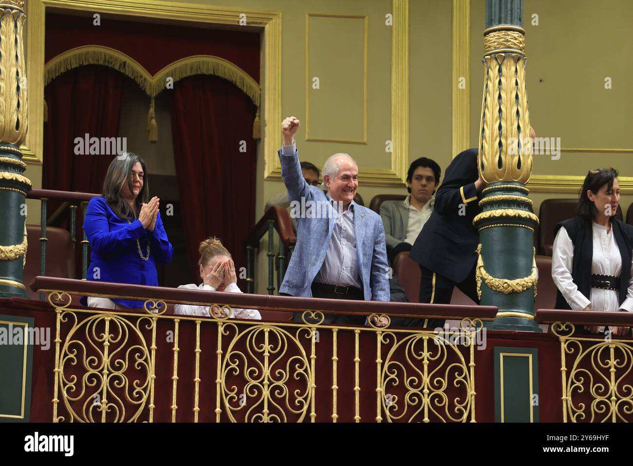 Madrid, 11.09.2024. Abgeordnetenkongress. Plenartagung Kontrollsitzung der Regierung. Die Abgeordneten von PP und Vox applaudieren, nachdem der Kongress den Antrag auf Anerkennung von Edmundo González gebilligt hatte. Foto: Jaime García. ARCHDC. Quelle: Album / Archivo ABC / Jaime García Stockfoto