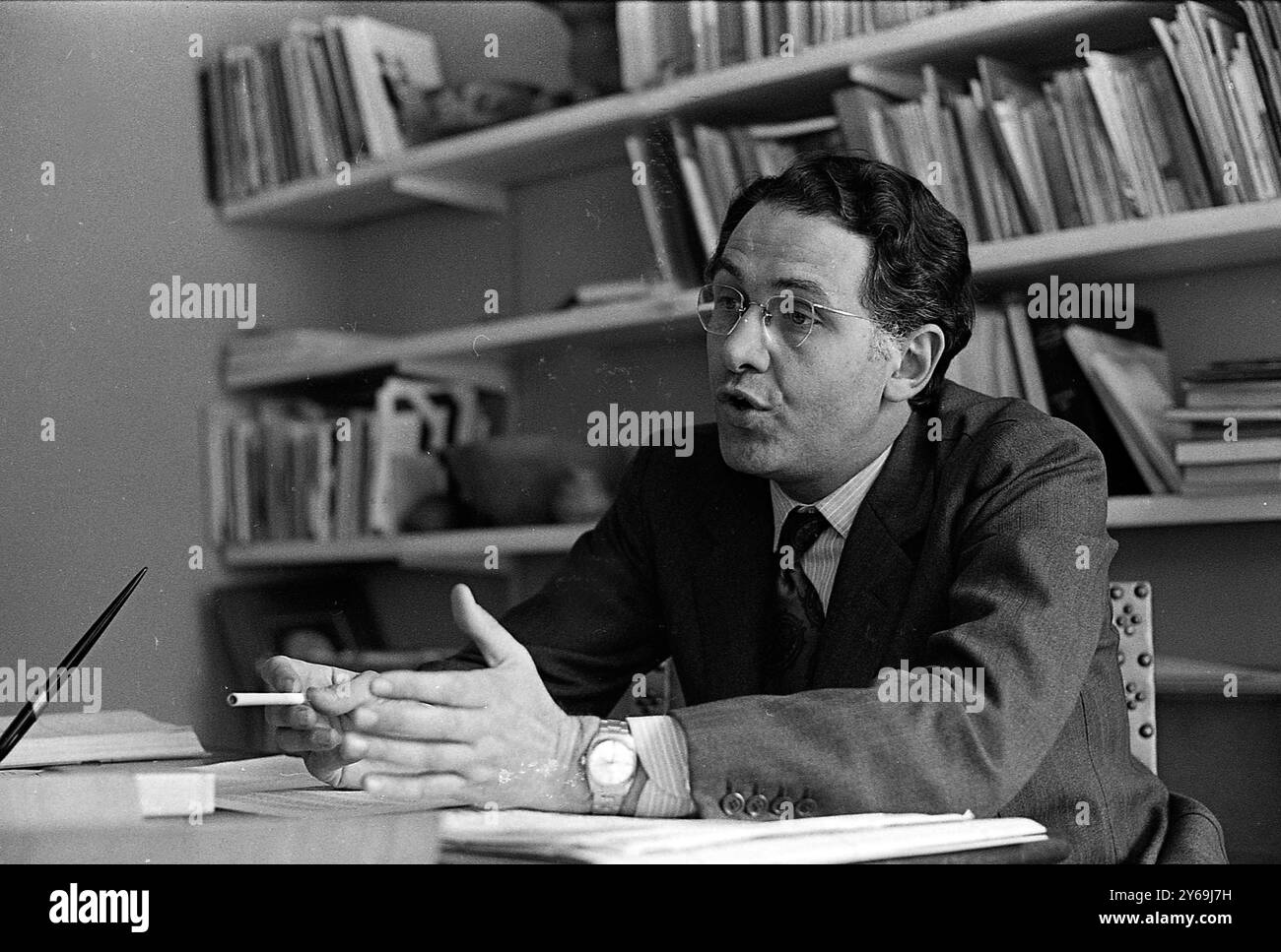 Der argentinische Ökonom, Geschäftsmann, Akademiker und Diplomat Guido Di Tella während eines Interviews in Buenos Aires, Argentinien, 31. August 1971. Stockfoto