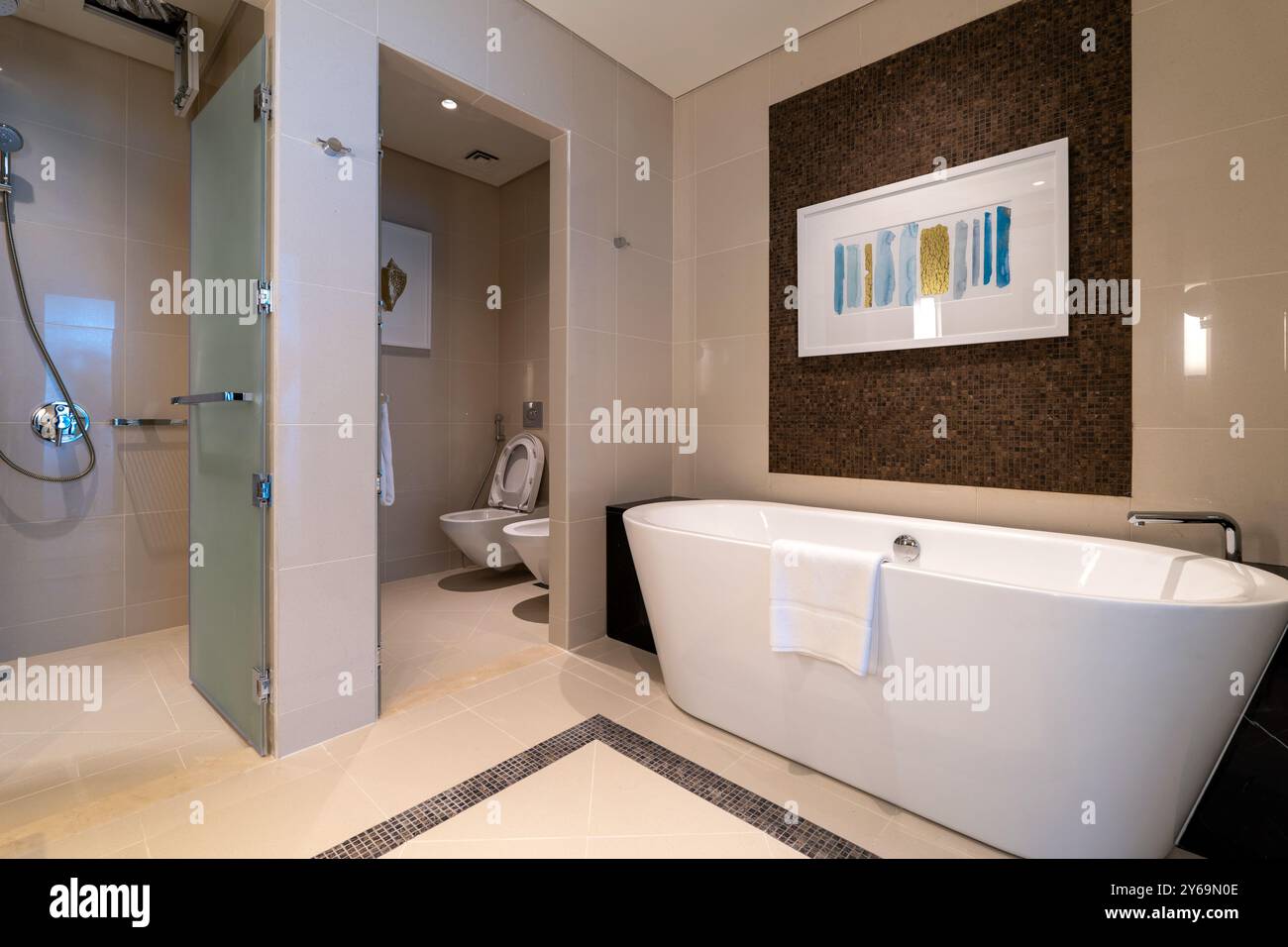 Modernes Banyo im Badezimmer in rixos Marina, Abu Dhabi Stockfoto