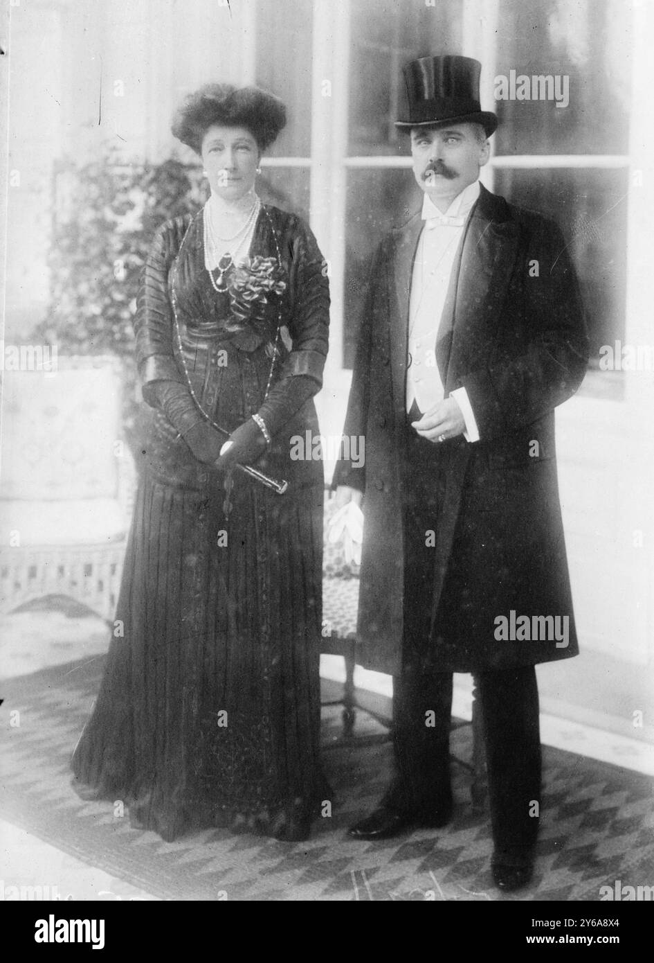 Graf und Gräfin Lonyay, Foto zeigt Prinzessin Stephanie von Belgien (1864-1945) mit ihrem Ehemann, Graf Elemer Lonyay, den sie 1900 heiratete., 23. April 1913., Glasnegative, 1 negativ: Glas; 5 x 7 cm. Oder kleiner. Stockfoto