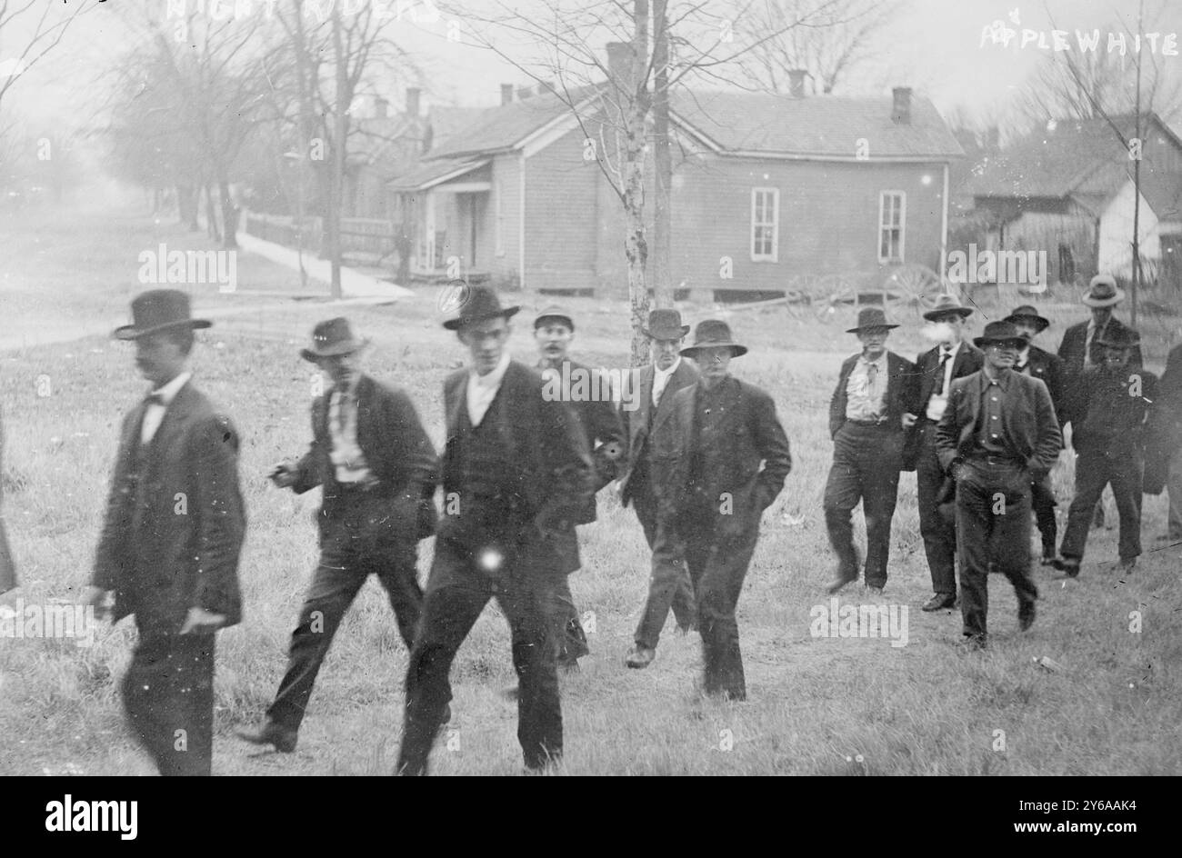 Close, Huffman, Pinion, Johnson, Officer, Bud Morris, Glasnegative, 1 negativ: Glas; 5 x 7 Zoll Oder kleiner. Stockfoto