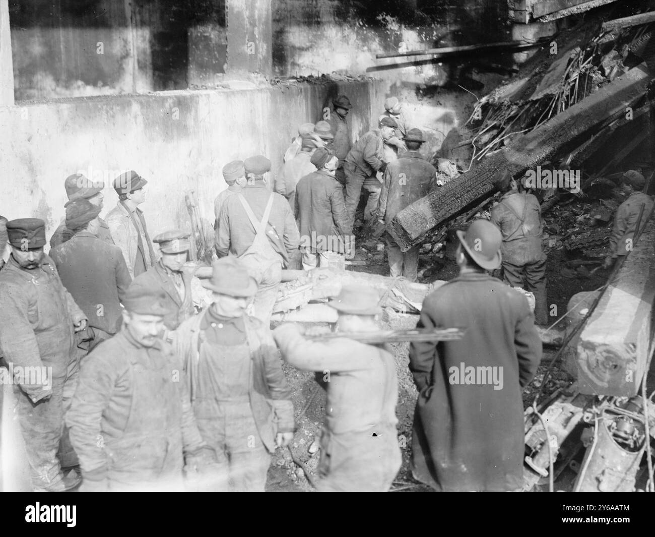Szene der Explosion in New York Central, Glasnegative, 1 negativ: Glas; 5 x 7 Zoll Oder kleiner. Stockfoto Szene der Explosion in New York Central, Glasnegative, 1 negativ: Glas; 5 x 7 Zoll Oder kleiner. Stockfoto