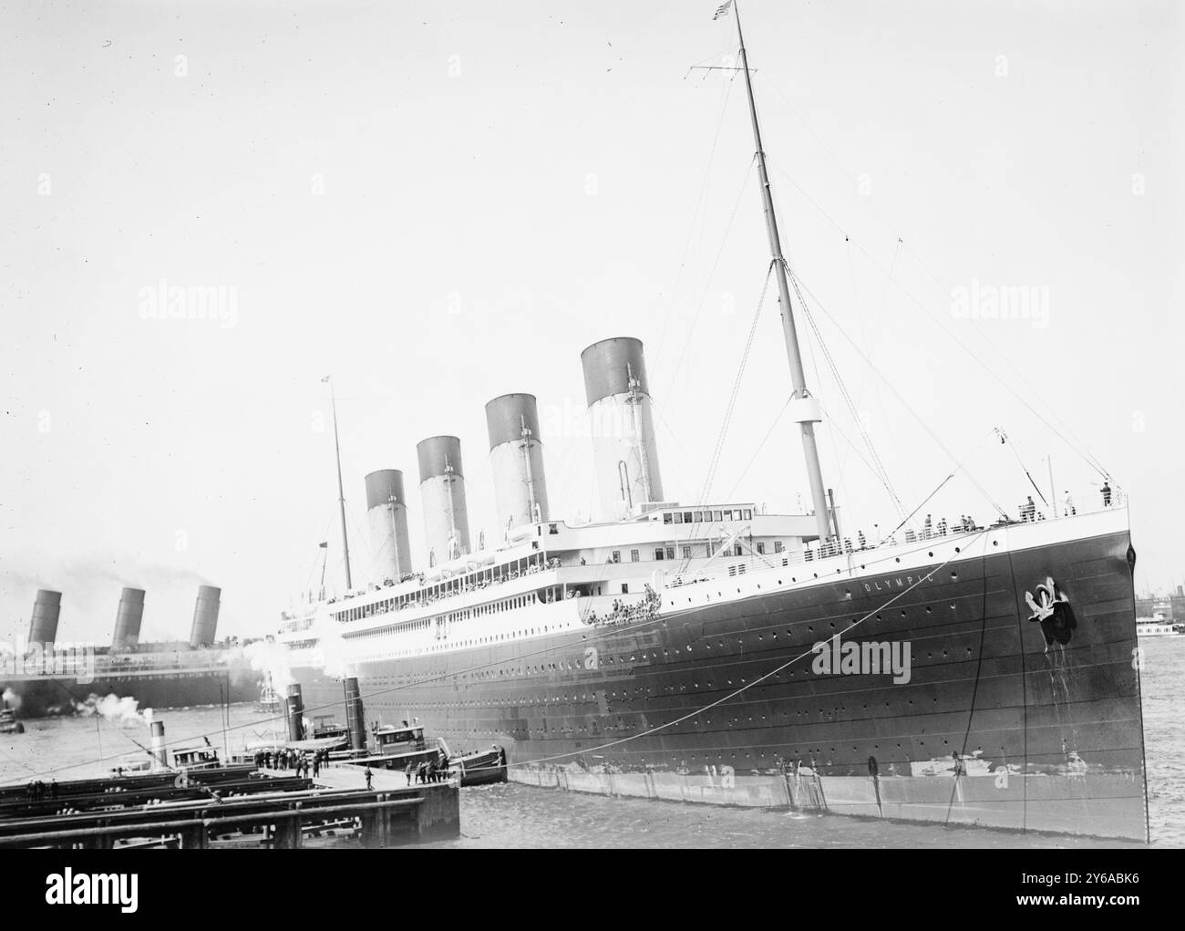 Olympic, Foto zeigt die Ankunft des White Star Ocean Liner Olympic in New York, 21. Juni 1911 nach ihrer ersten transatlantischen Reise., 21. Juni 1911, Schiffe, Glas negative, 1 negativ: Glas; 5 x 7 Zoll Oder kleiner. Stockfoto
