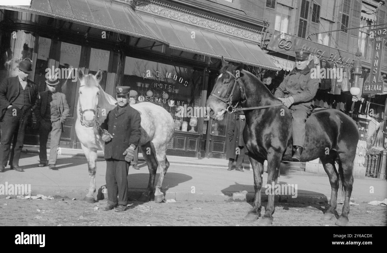 Feuerwehrpferde, zwischen ca. 1910 und ca. 1915, Glasnegative, 1 negativ: Glas; 5 x 7 Zoll Oder kleiner. Stockfoto