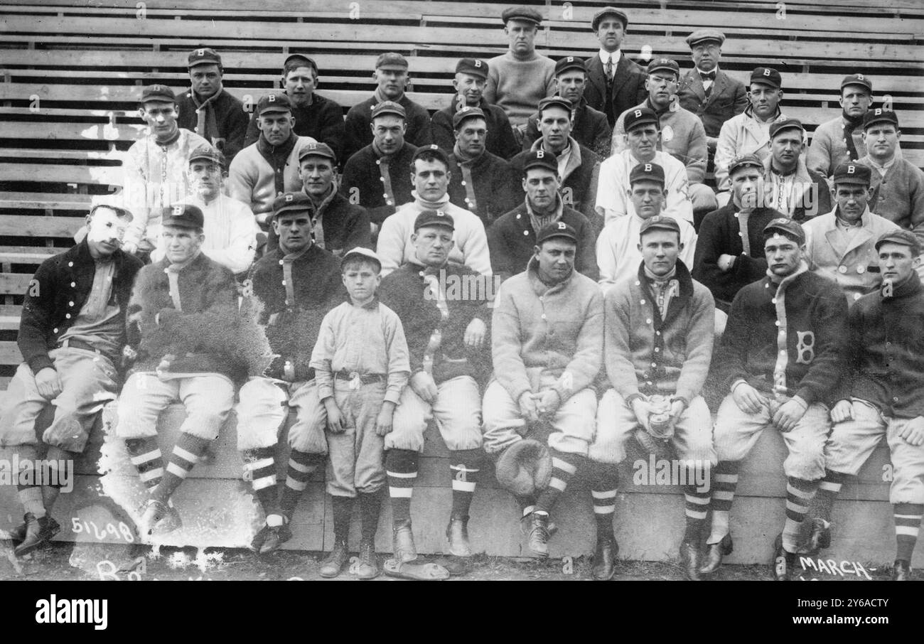 Brooklyn, NL beim Frühjahrstraining, Hot Springs, AR (Baseball), erste Reihe: Eddie Stack, Red Smith, Sandy Burk, Bill Dahlen, Ed Phelps, Otto Miller, Zack Wheat, Herbie Moran; zweite Reihe: Syl Breen, John Hummel, Earl Yingling, Eddie Dent, Bob Higgins, Dolly stark, unbekannt; dritte Reihe: Enos Kirkpatrick, unbekannt, Bob Coulson, Bert Tooley, Bill Schardt, Red Downs, unbekannt, Jud Daley; vierte Reihe: Tex Erwin, Pat Ragan, Bill Davidson, Willie Keeler, George Cutshaw, Nap Rucker, Frank Allen, Jake Daubert, 1912. März, Baseball, Kinder, Glas-negative, 1 negativ: Glas; 5 x 7 Zoll Oder kleiner Stockfoto