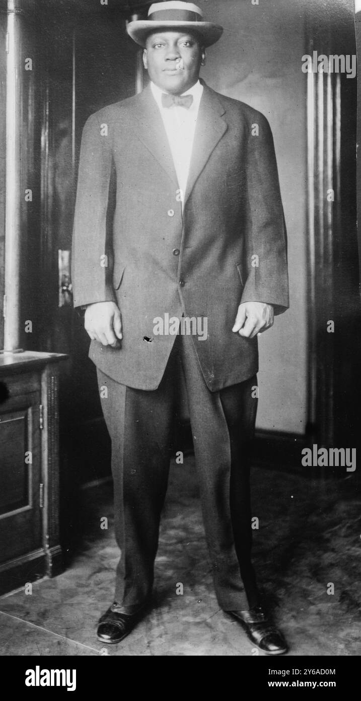 Jack Johnson, zwischen ca. 1910 und ca. 1915, Boxen, Glasnegative, 1 negativ: Glas; 5 x 7 Zoll Oder kleiner. Stockfoto