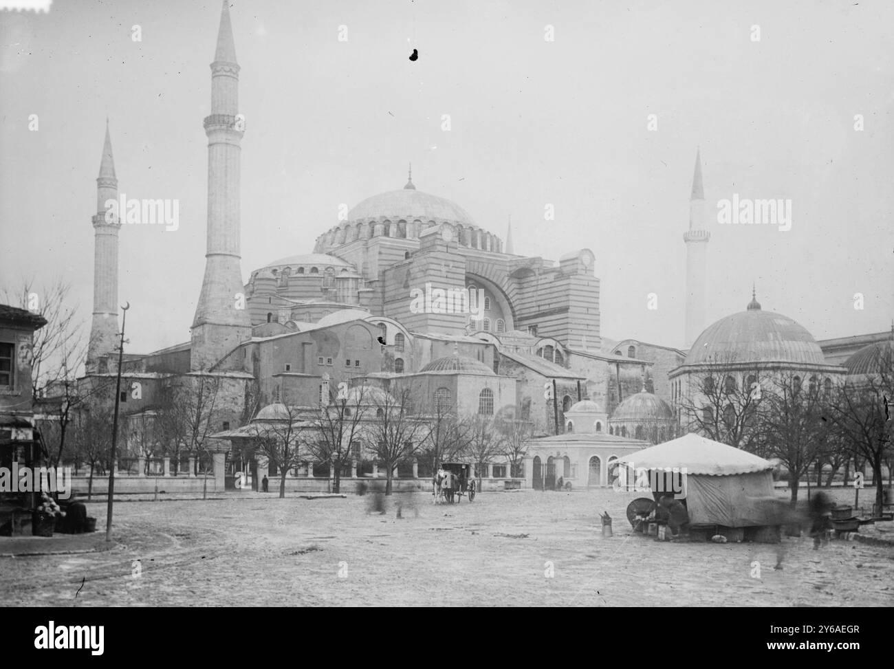 Moschee von St. Sophia, Konstantinopel, Foto zeigt die Hagia Sophia oder Ayasofya in Istanbul, Türkei, ursprünglich als Kirche erbaut., zwischen ca. 1910 und ca. 1915, Konstantinopel, Glasnegative, 1 negativ: Glas; 5 x 7 cm Oder kleiner. Stockfoto