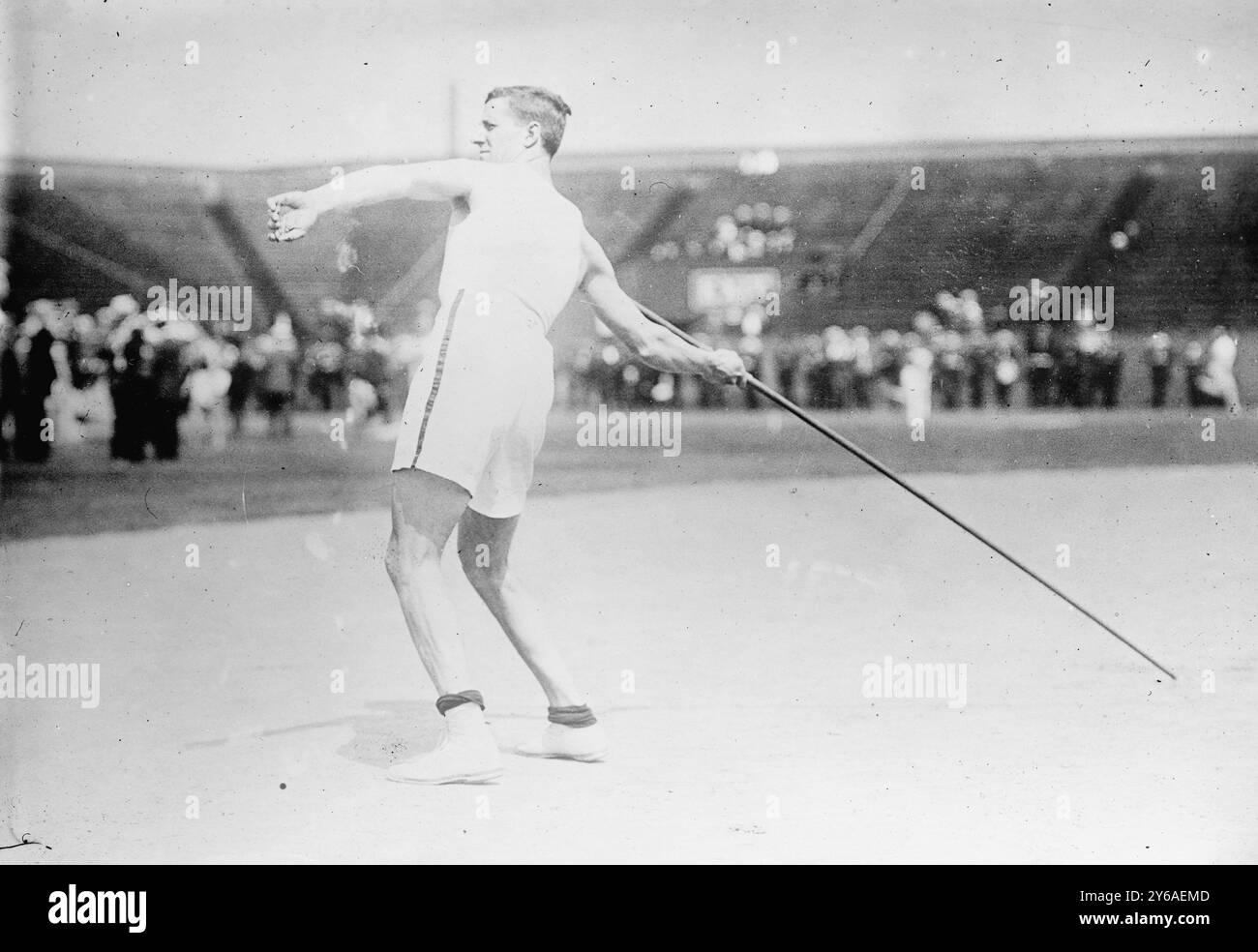 Platt Adams, Foto zeigt Olympiasieger Platt Adams, der an einem Speerwurf teilnimmt., zwischen ca. 1910 und ca. 1915, Glasnegative, 1 negativ: Glas; 5 x 7 Zoll Oder kleiner. Stockfoto