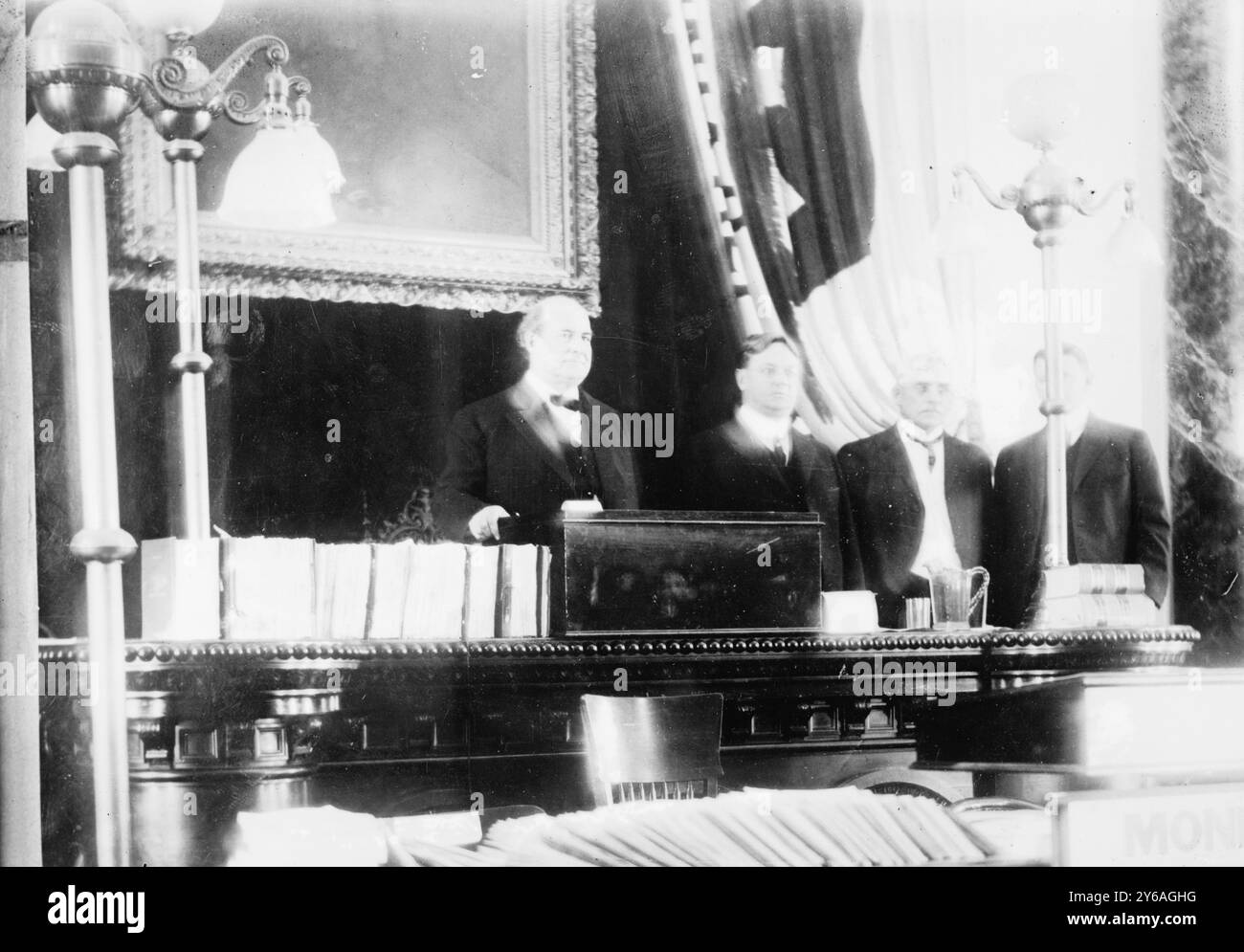 Bryan & Gouverneur Johnson, Sacramento, Kalifornien, 1913 April oder Mai, Bryan, William Jennings, 1860-1925, Johnson, Hiram, 1866-1945, Sacramento, Calif, Glasnegative, 1 negativ: Glas; 5 x 7 Zoll Oder kleiner. Stockfoto