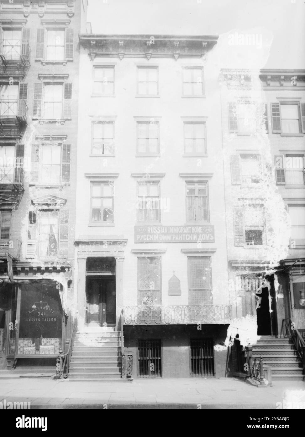 Das Foto zeigt das Haus der russischen Einwanderer in der 347 East 14th St, New York City, zwischen ca. 1910 und ca. 1915, N.. Y, Glasnegative, 1 negativ: Glas; 5 x 7 Zoll Oder kleiner. Stockfoto