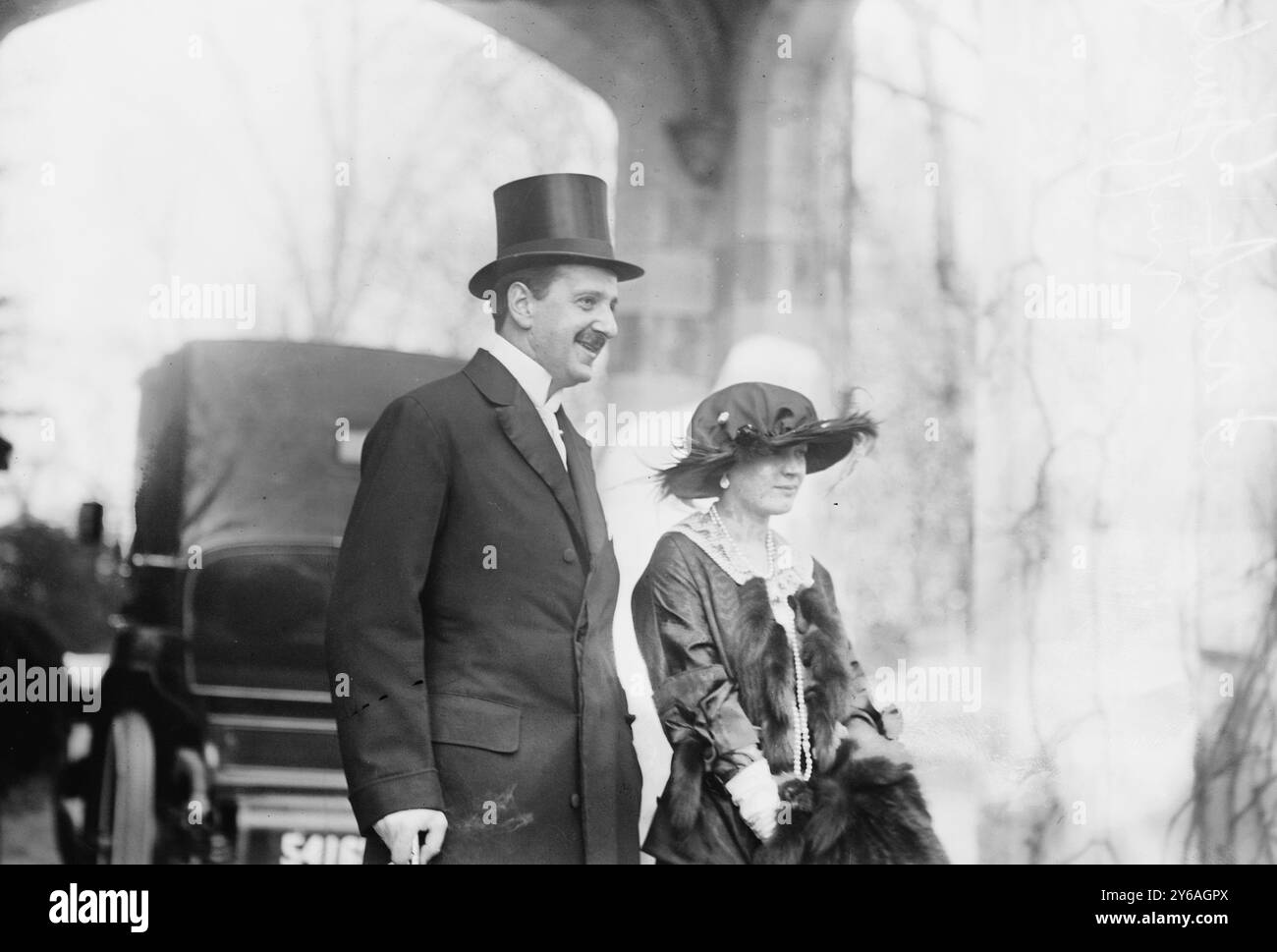 Frank Gould & Frau bei Helen's Wedding, Foto zeigt Gäste bei der 1913 Hochzeit von Helen Miller Gould (1868-1938) mit Finley Johnson Shepard einschließlich Frank Gould und seiner Frau., 23. Januar 1913, Glasnegative, 1 negativ: Glas; 5 x 7 cm. Oder kleiner. Stockfoto