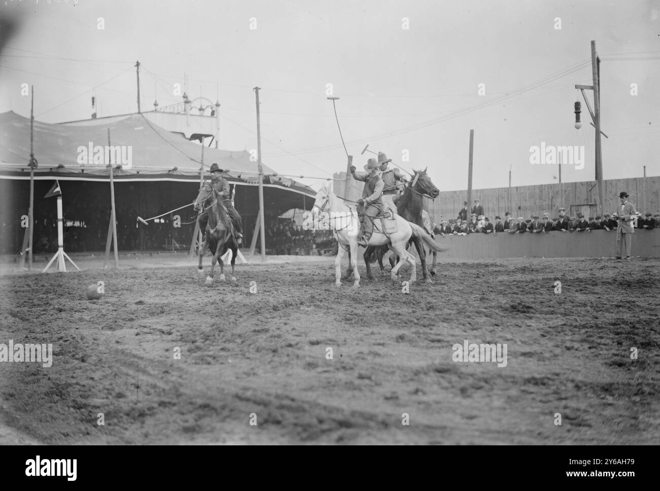 Wild West Polo, Coney Isl., zwischen ca. 1910 und ca. 1915, Coney Island, Glasnegative, 1 negativ: Glas; 5 x 7 Zoll Oder kleiner. Stockfoto