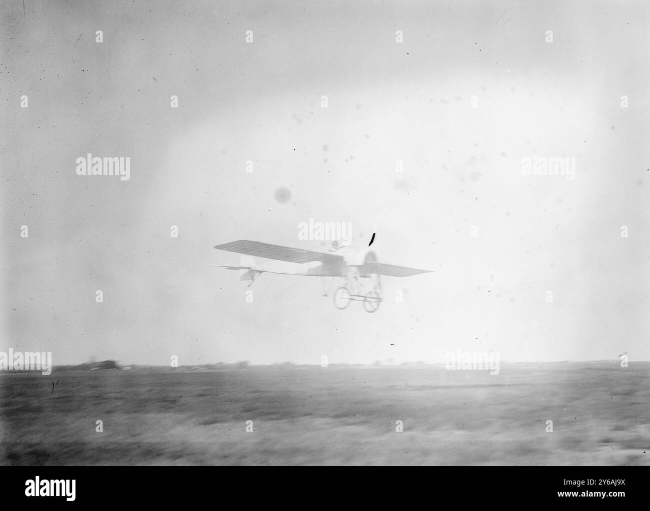 Geo H. Dyott, Foto zeigt George Miller Dyott (1883–1972), einen Pionier-Piloten, der 1913 in den Nachrichten war, als er aus seinem Flugzeug geworfen wurde., 1913?, Glasnegative, 1 negativ: Glas; 5 x 7 Zoll. Oder kleiner. Stockfoto