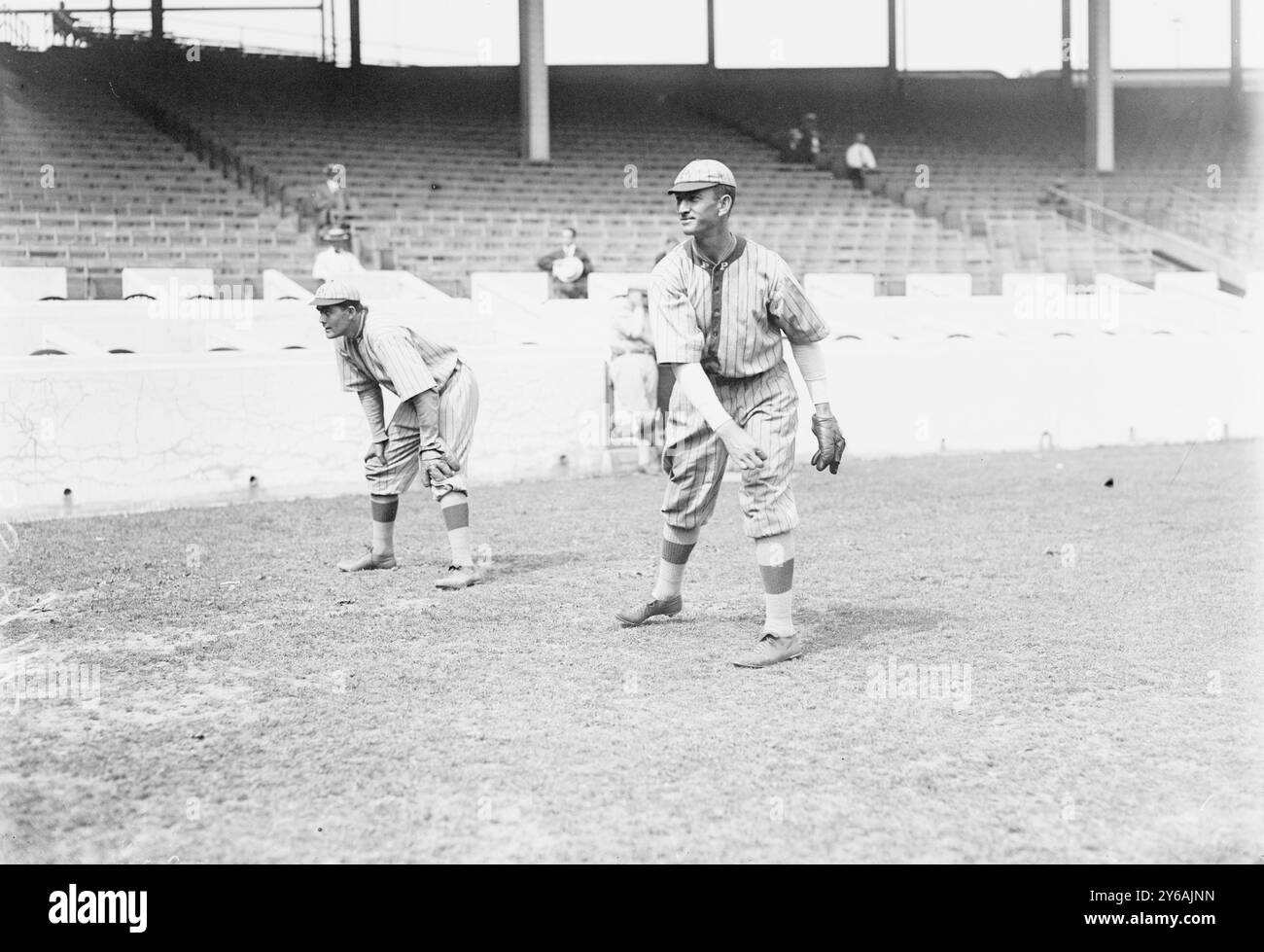 Babe Adams & Owen Wilson, Pittsburgh NL (Baseball), 1913, Glass negative, 1 negative: Glass; 5 x 7 Zoll Oder kleiner. Stockfoto