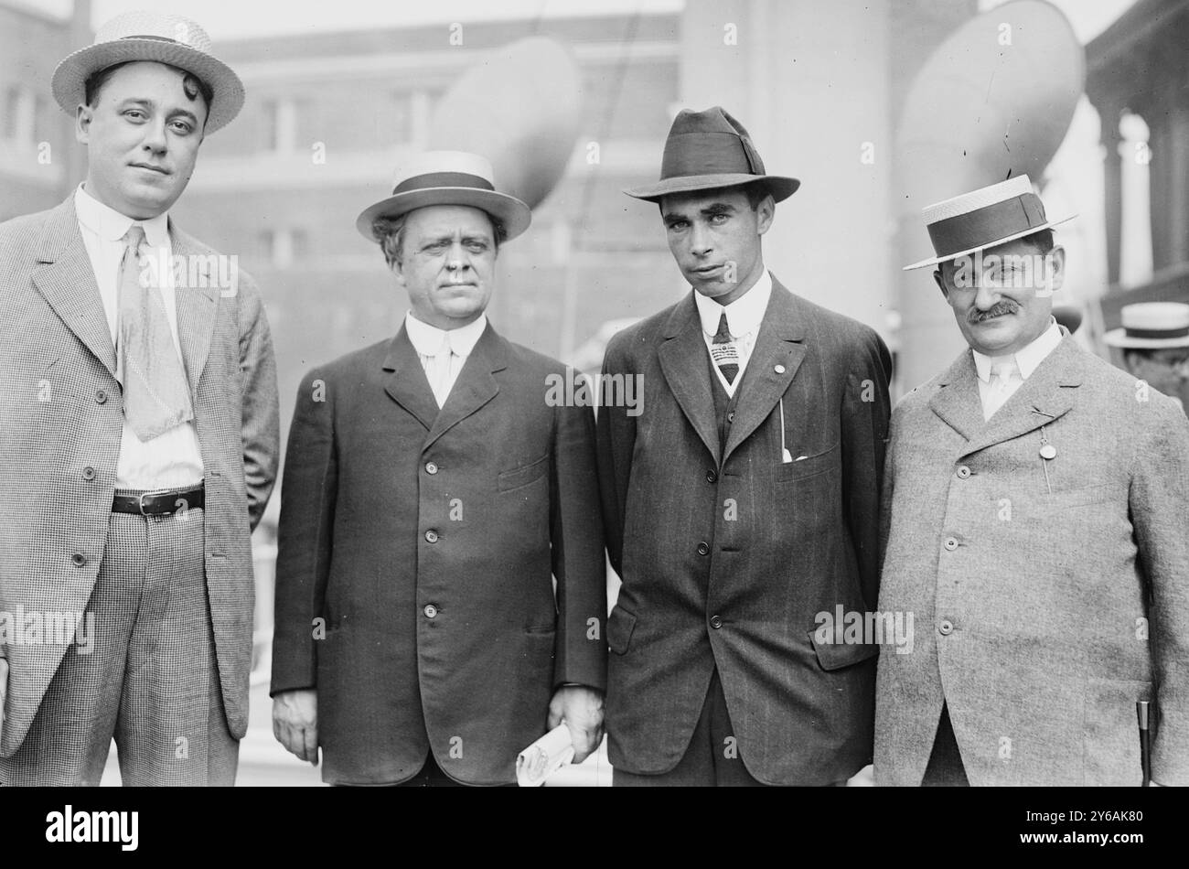 J.J. Brady, Ury Woodson, Boetius Sullivan, B.F. Mitchell (Committee to Meet R. Sullivan, 29.8.13), Foto zeigt Urey Woodson (1859-1939), ein Kentucky Demokrat und Zeitungsredakteur und Verleger, Chicago Geschäftsmann, Boetius Henry Sullivan (1885-1961) und andere., 29. August 1913, Glass negative, 1 negative: Glass; 5 x 7 cm. Oder kleiner. Stockfoto
