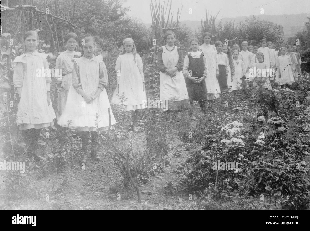 Lilleshall National School, Mädchenklasse, zwischen ca. 1910 und ca. 1915, Glasnegative, 1 negativ: Glas; 5 x 7 Zoll Oder kleiner. Stockfoto