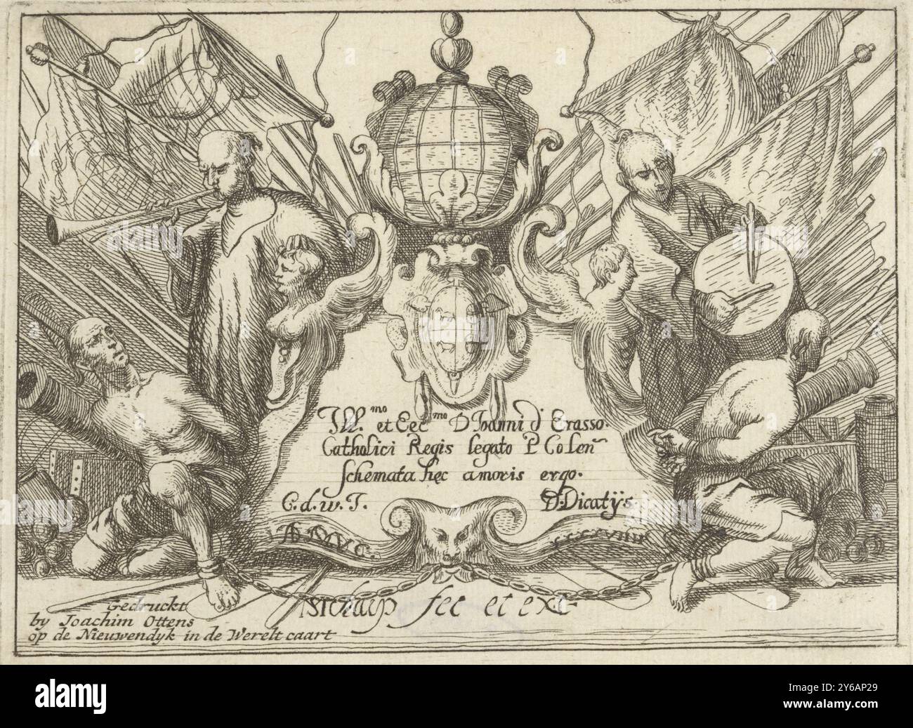 Islamische Galeeren-Sklaven auf beiden Seiten einer Kartusche, islamische Galeeren-Sklaven in einem italienischen Hafen (Serientitel), Hafenszenen (ehemaliger Serientitel), die Kartusche in der Mitte enthält eine Widmung in lateinischer Sprache und ist mit dem Wappen von Joannes d’Erasso und zwei geflügelten Frauenbüsten verziert. Auf beiden Seiten der Kartusche sitzt ein geketteter muslimischer Galeere-Sklave mit Rudern unter seinen Füßen. Hinter jedem steht ein islamischer Galeereslave mit einem Musikinstrument. Der linke Mann spielt Trompete und der rechte eine Trommel. Diese versklavten Männer können als Muslime an der typischen Frisur (Head SHA) erkannt werden Stockfoto