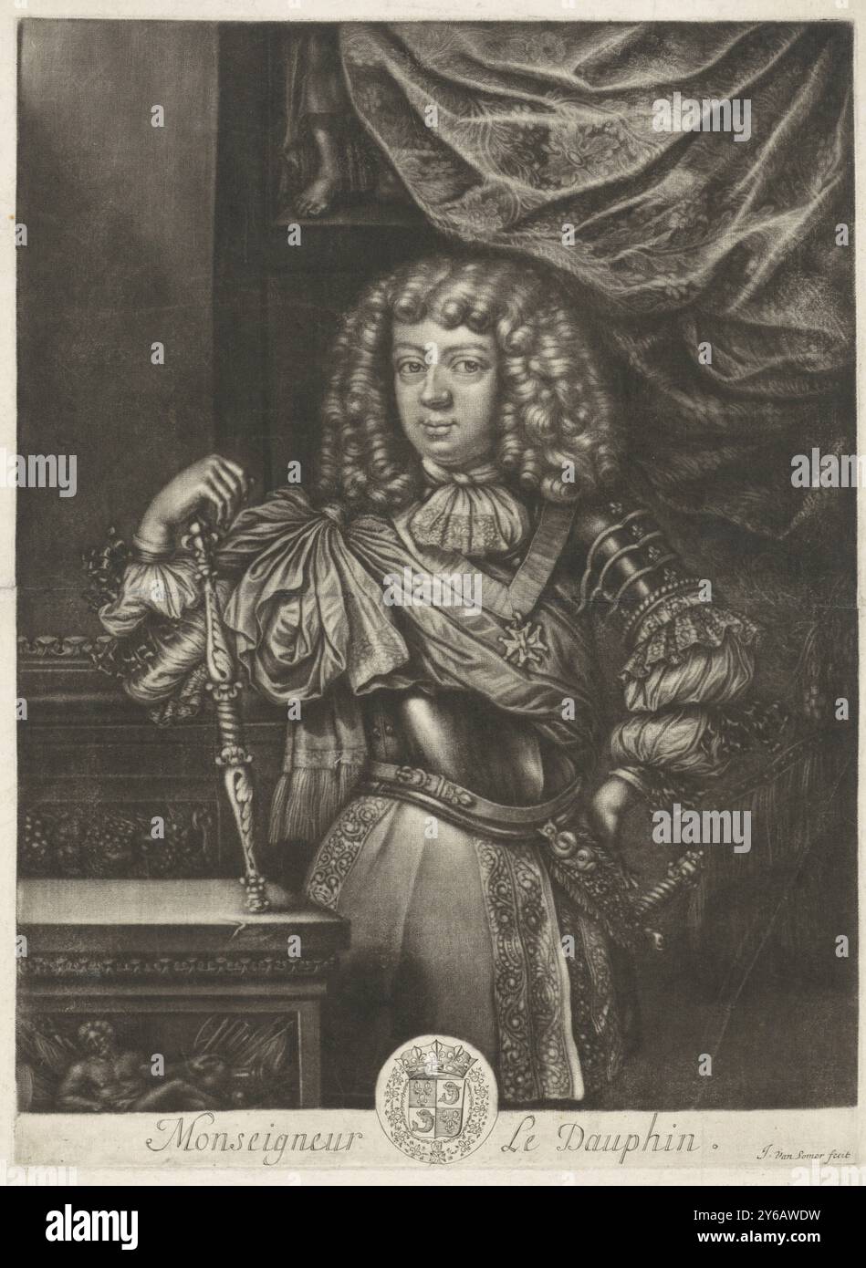 Porträt von Louis, Dauphin von Frankreich, Louis, Dauphin von Frankreich, auch bekannt als Le Grand Dauphin. Er trägt eine Rüstung und steht vor einem Vorhang. Am Rand sein Name und Familienwappen., Druck, Druckerei: Jan van Somer, (auf dem Objekt erwähnt), 1655 - 1700, Papier, Gravur, Höhe, 407 mm x Breite, 299 mm Stockfoto