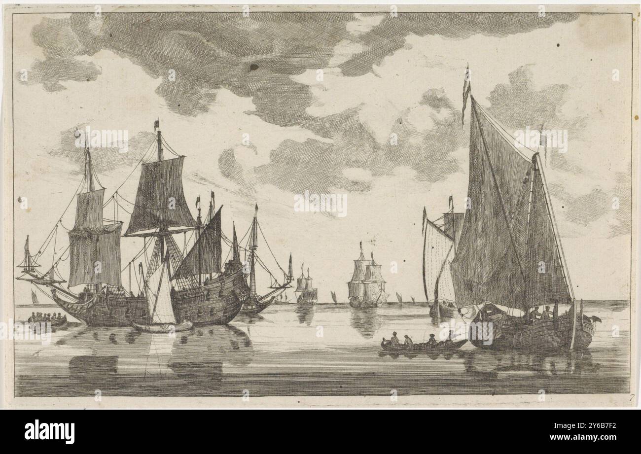 Segelschiffe und Slops auf einem ruhigen Meer, Seeblippen (Serientitel), links ein Kriegsschiff mit einem kleinen Segelschiff und einer Schaluppe daneben. Rechts ein Segelschiff und Schaluppe., Druck, Druckerei: Anonym, Niederlande, 1600 - 1700, Papier, Ätzen, Gravieren, Höhe, 156 mm x Breite, 249 mm Stockfoto