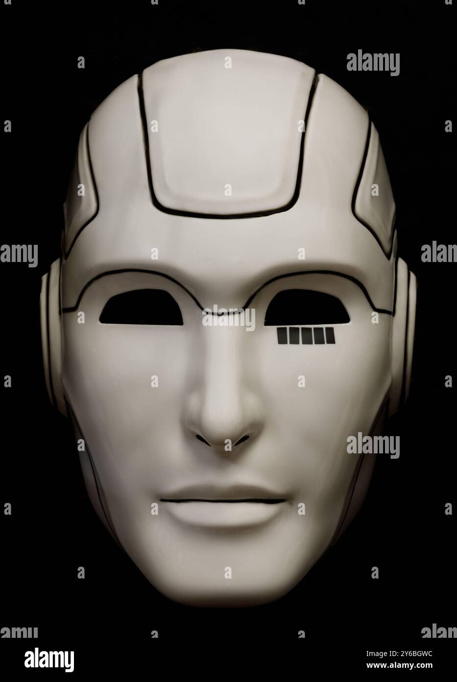Menschliche Roboter-Gesichtsmaske Isoliert Vor Schwarzem Hintergrund Stockfoto