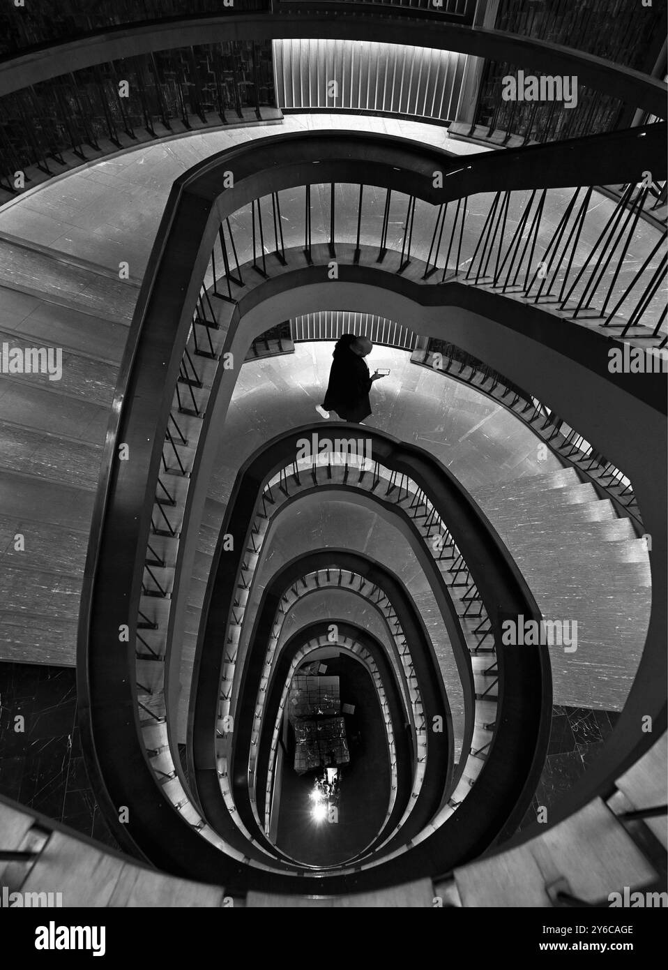 Charleroi, Belgien. September 2024. Bild der Treppe im Charleroi Law Court, Mittwoch, 25. September 2024. BELGA PHOTO ERIC LALMAND Credit: Belga News Agency/Alamy Live News Stockfoto