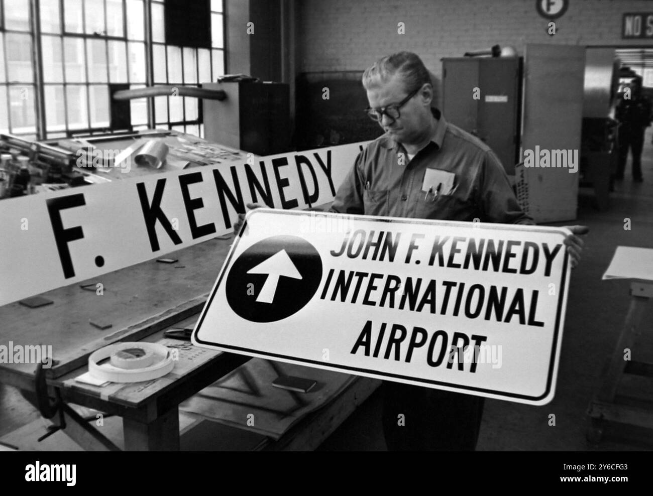 20. DEZEMBER 1963 DER FLUGHAFEN IDLEWILD WOLLTE SEINEN NAMEN IN JOHN F. KENNEDY INTERNATIONAL AIRPORT ÄNDERN, UM AN DEN KÜRZLICH ERMORDETEN PRÄSIDENTEN ZU ERINNERN. NEW YORK, USA. Stockfoto