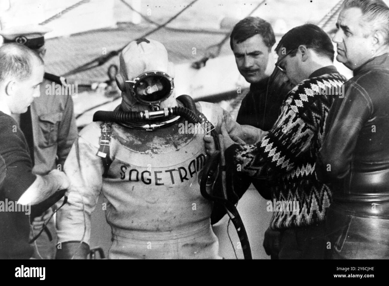 PIERRE GRAVES P DIVER 100 METER IN VILLEFRANCHE, FRANKREICH / ; 26. NOVEMBER 1963 Stockfoto