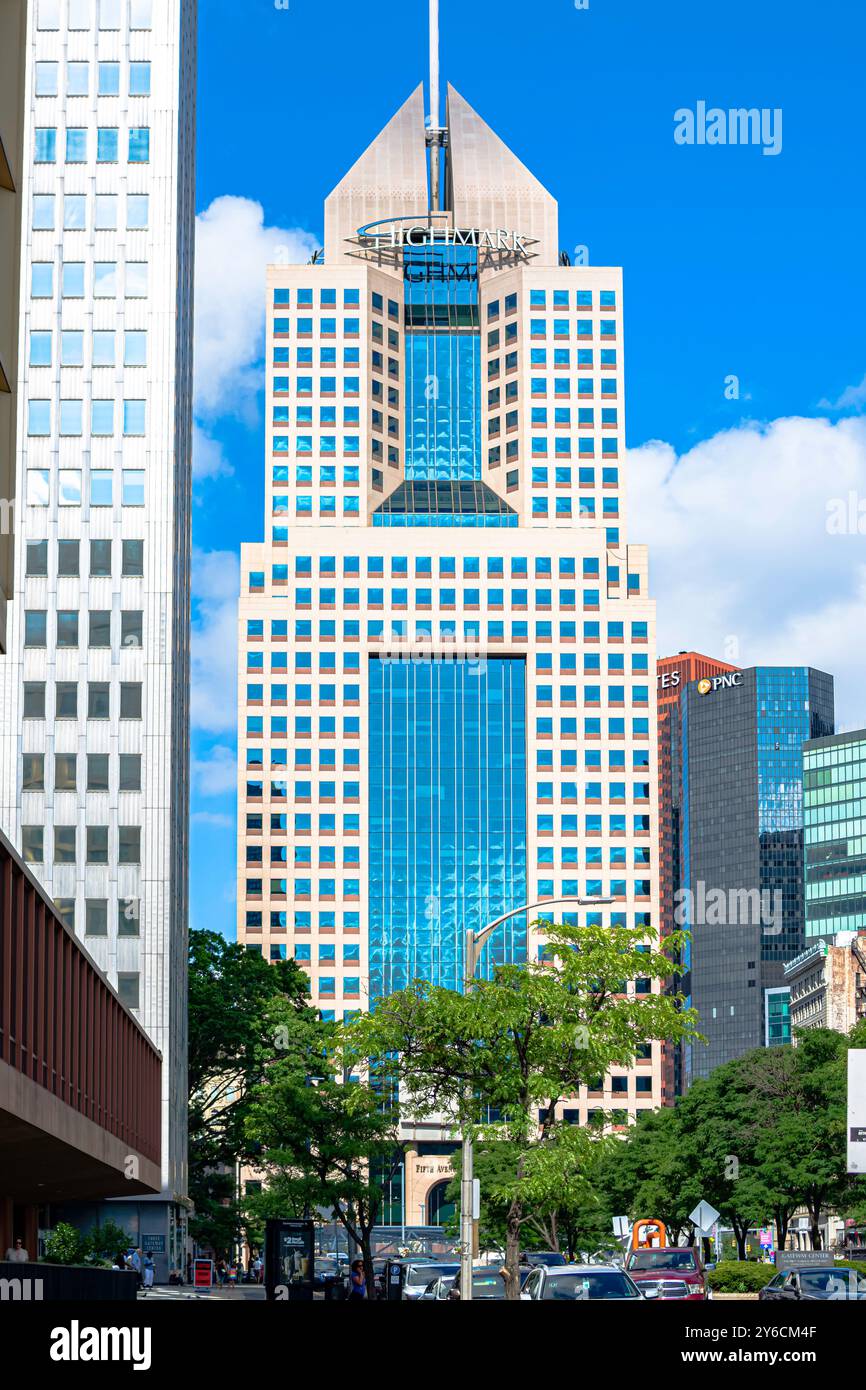 Pittsburgh, Pennsylvania, USA-30. Juli 2016: Stadtbild mit dem Highmark Building in der Innenstadt von Pittsburgh. Stockfoto