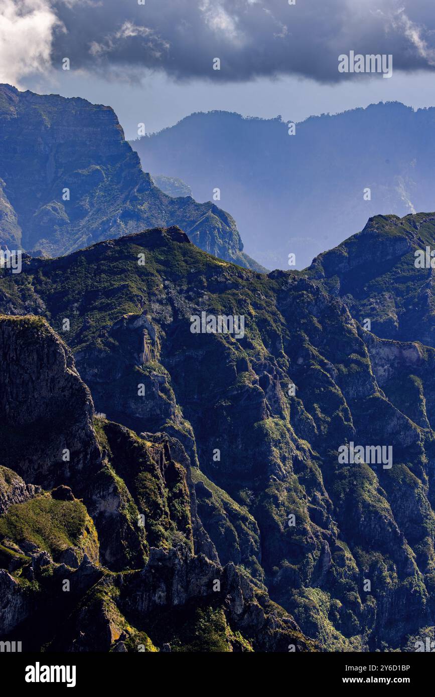 Abend in der Berglandschaft am Pico Ruivo auf Madeira, Portugal. Stockfoto
